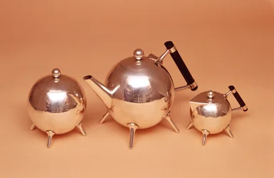 Teeservice mit vergoldeten Innenräumen, hergestellt von James Dixon und Sons, 1880